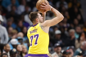 东契奇：下一场我们必须反弹！鹈鹕战绩不好但是身体对抗很强